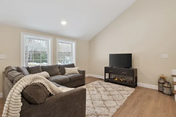 $700,000 | 33 McCrillis Road, Nottingham, NH 03290