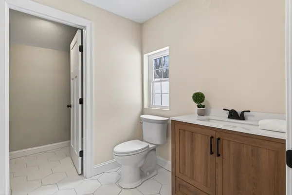 $650,000 | 33 McCrillis Road, Nottingham, NH 03290