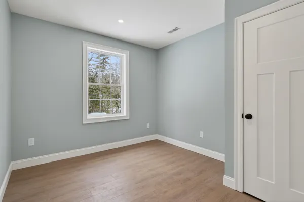 $700,000 | 33 McCrillis Road, Nottingham, NH 03290