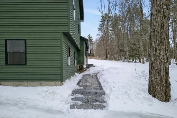 $700,000 | 33 McCrillis Road, Nottingham, NH 03290