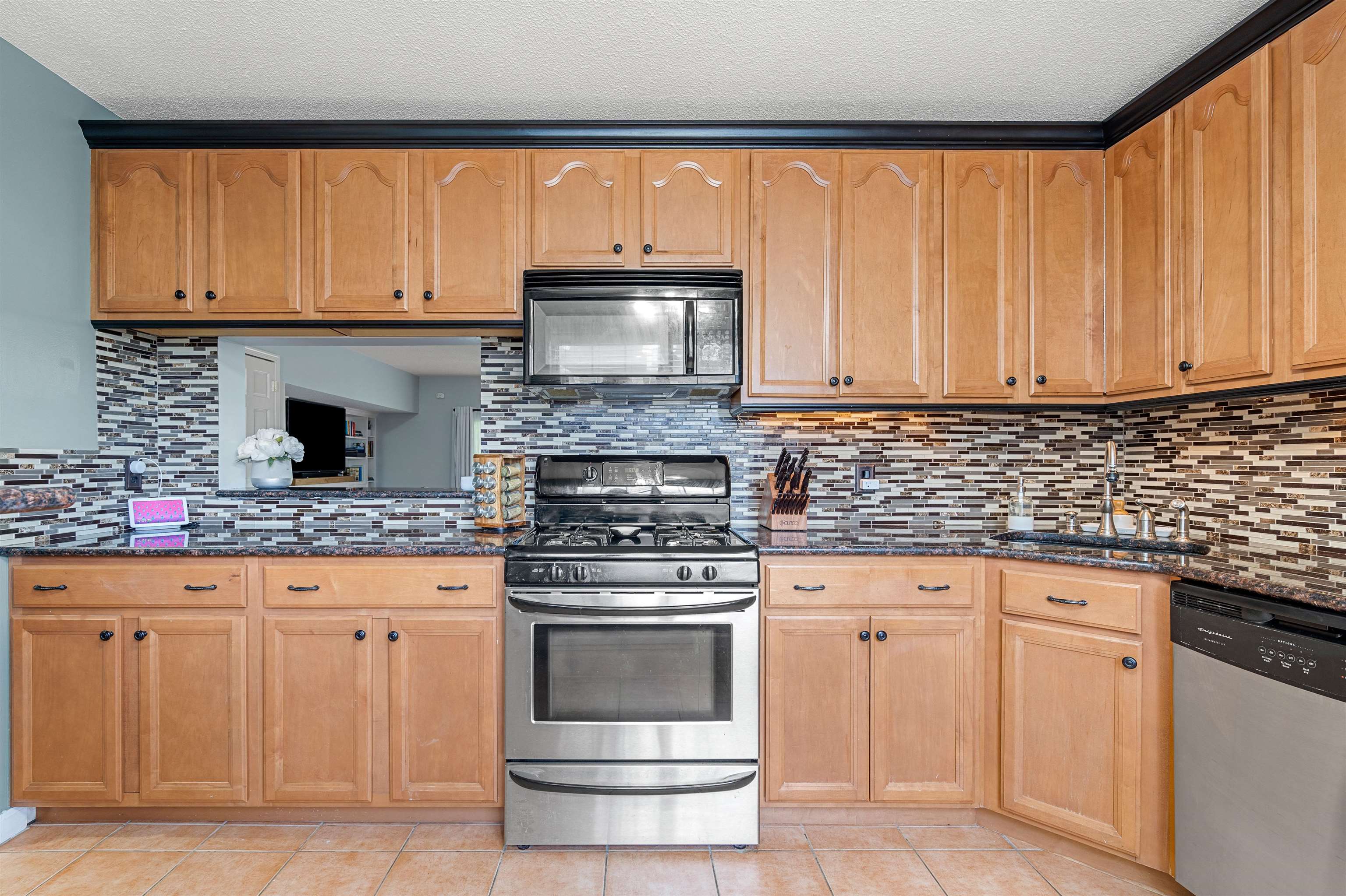 110 Middlesex Road Merrimack, NH 03054 - Photo 5 of 33