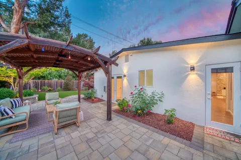a view of a chairs and table in a backyard