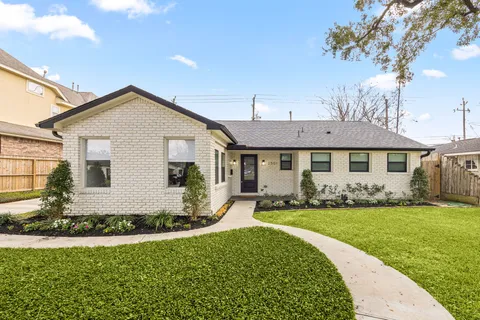 $960,000 | 2501 Briarhurst Drive, Houston, TX 77057