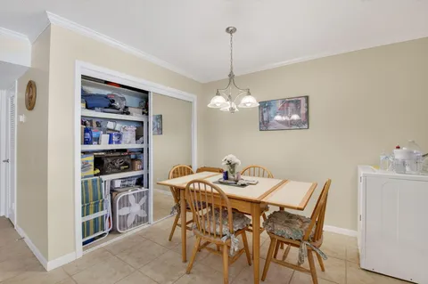 $164,900 | 220 East High Point Court, Unit B, Delray Beach, FL 33445