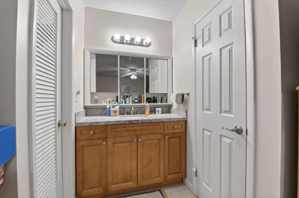 $164,900 | 220 East High Point Court, Unit B, Delray Beach, FL 33445