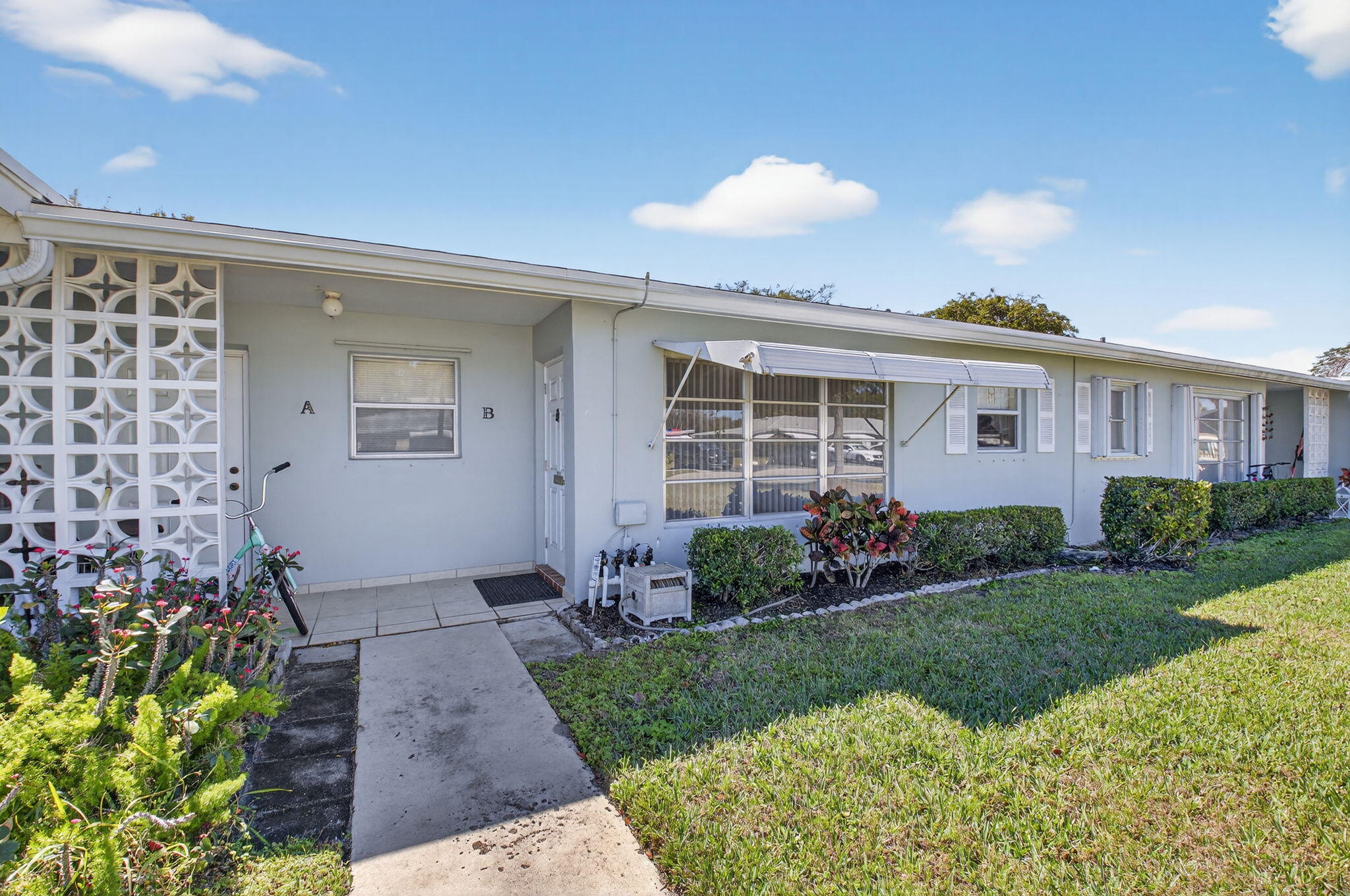 220 East High Point Court, Unit B Delray Beach, FL 33445 - Photo 2 of 20 1-web-or-mls-DSC_3899