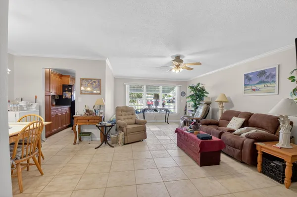 $164,900 | 220 East High Point Court, Unit B, Delray Beach, FL 33445