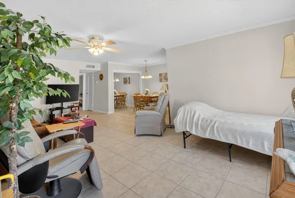 $164,900 | 220 East High Point Court, Unit B, Delray Beach, FL 33445