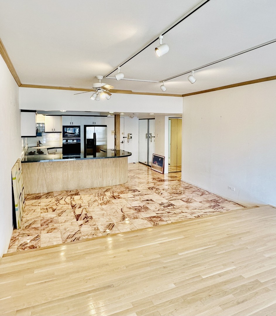 175 East Delaware Place, Unit 4916 Chicago, IL 60611 - Photo 11 of 33