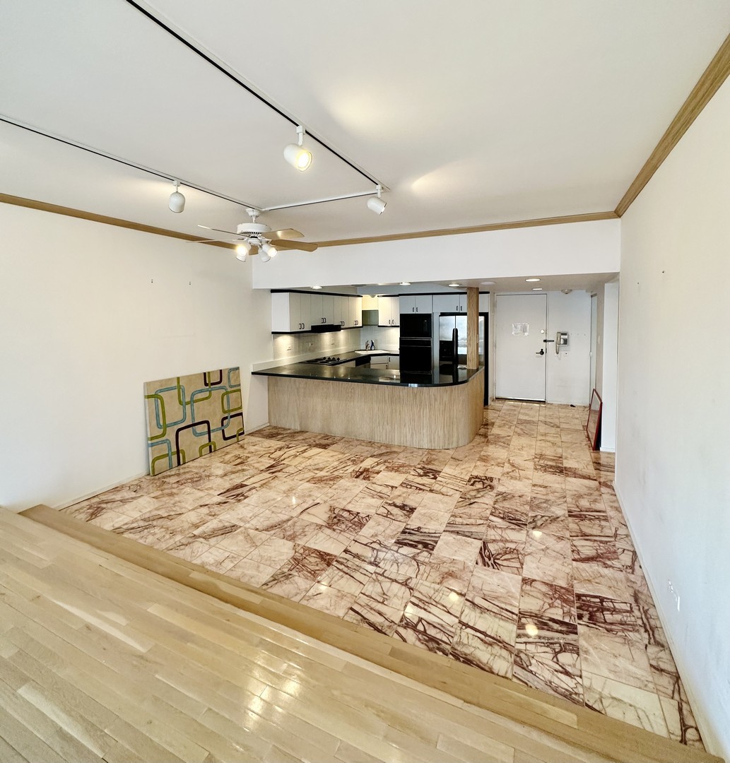 175 East Delaware Place, Unit 4916 Chicago, IL 60611 - Photo 12 of 33