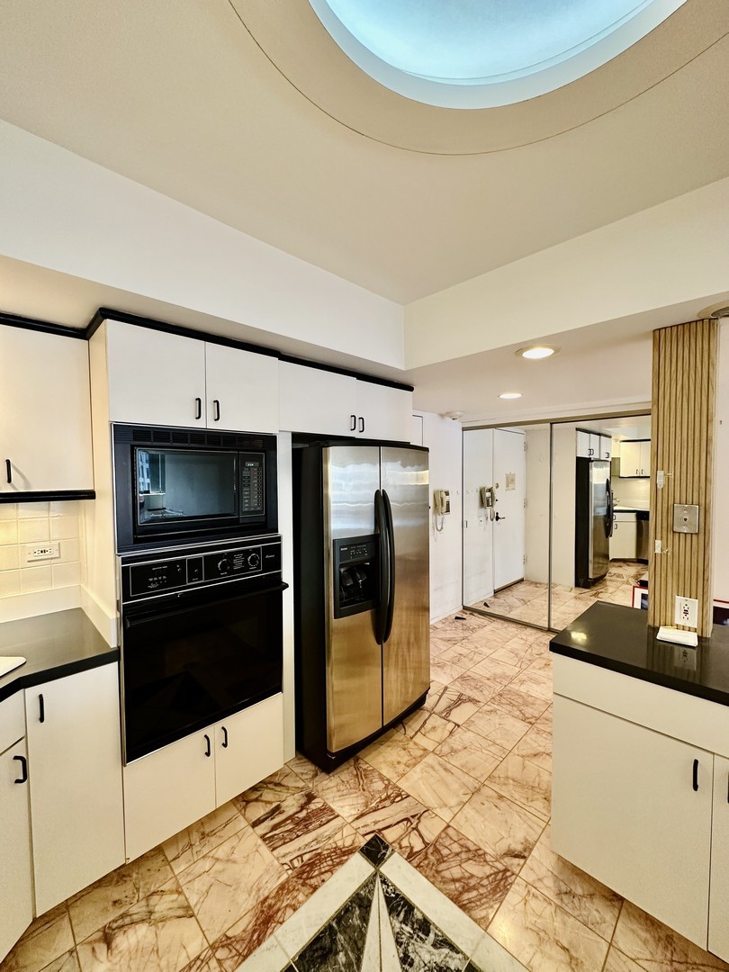 175 East Delaware Place, Unit 4916 Chicago, IL 60611 - Photo 17 of 33