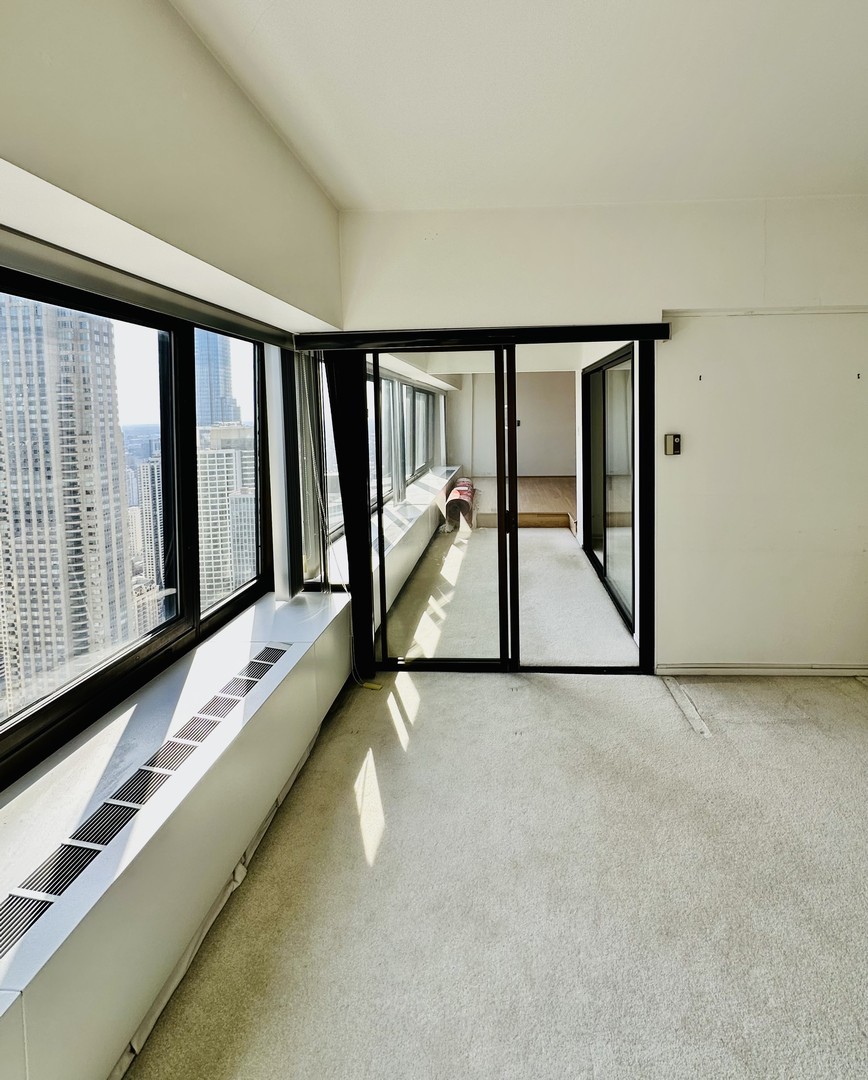 175 East Delaware Place, Unit 4916 Chicago, IL 60611 - Photo 19 of 33