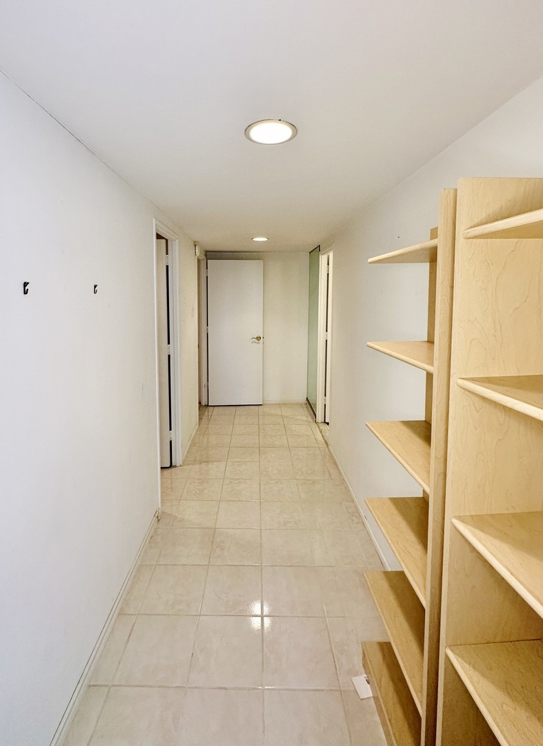 175 East Delaware Place, Unit 4916 Chicago, IL 60611 - Photo 28 of 33