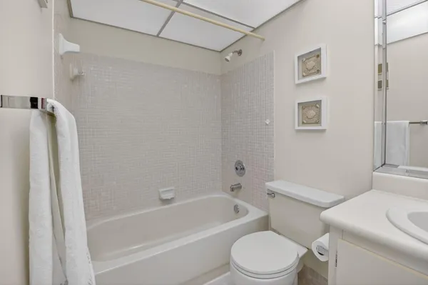 $125,000 | 15496 Lakes Of Delray Boulevard, Unit 206, Delray Beach, FL 33484