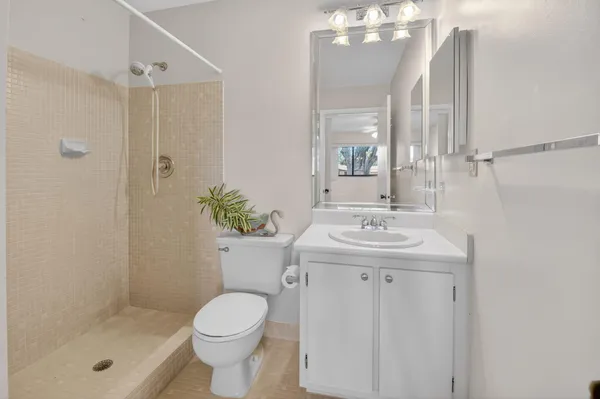 $125,000 | 15496 Lakes Of Delray Boulevard, Unit 206, Delray Beach, FL 33484