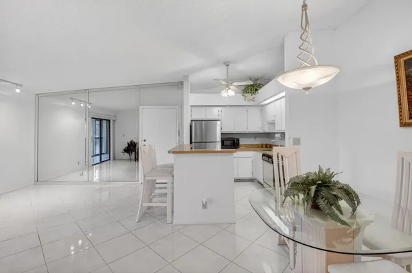 $125,000 | 15496 Lakes Of Delray Boulevard, Unit 206, Delray Beach, FL 33484