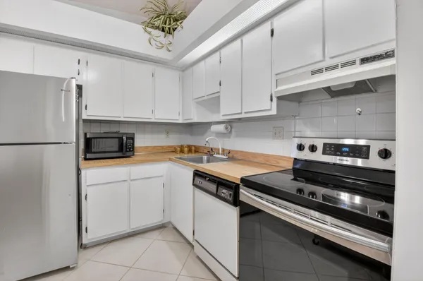 $125,000 | 15496 Lakes Of Delray Boulevard, Unit 206, Delray Beach, FL 33484