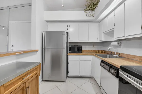 $125,000 | 15496 Lakes Of Delray Boulevard, Unit 206, Delray Beach, FL 33484