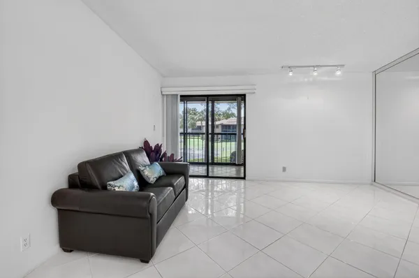 $125,000 | 15496 Lakes Of Delray Boulevard, Unit 206, Delray Beach, FL 33484