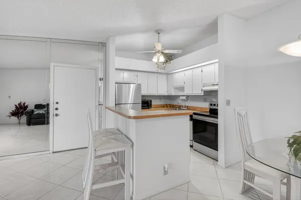 $125,000 | 15496 Lakes Of Delray Boulevard, Unit 206, Delray Beach, FL 33484