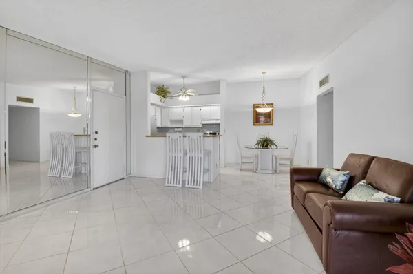 $125,000 | 15496 Lakes Of Delray Boulevard, Unit 206, Delray Beach, FL 33484