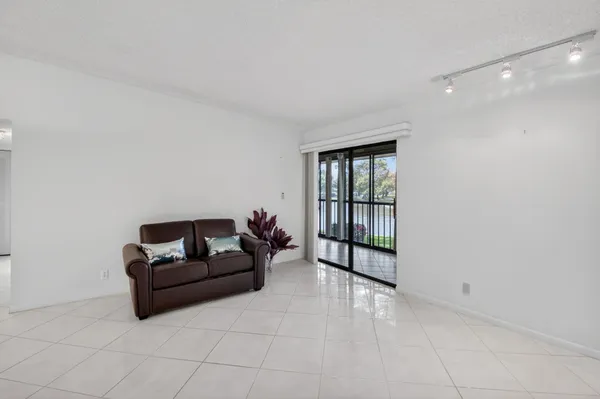 $125,000 | 15496 Lakes Of Delray Boulevard, Unit 206, Delray Beach, FL 33484