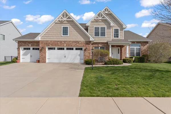 $535,000 | 1108 East White Oak Road, Mahomet, IL 61853