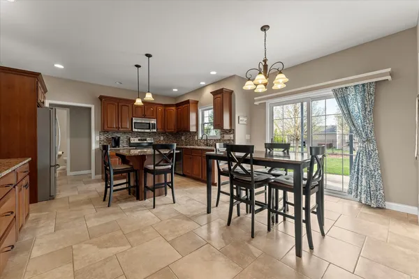$535,000 | 1108 East White Oak Road, Mahomet, IL 61853