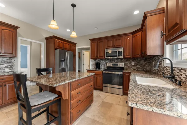 $535,000 | 1108 East White Oak Road, Mahomet, IL 61853