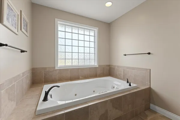 $535,000 | 1108 East White Oak Road, Mahomet, IL 61853