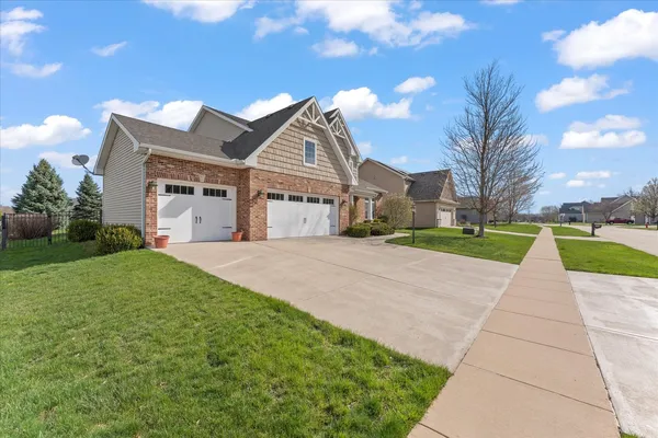$535,000 | 1108 East White Oak Road, Mahomet, IL 61853