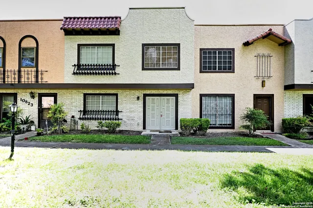 $1,700 | 10819 Crown Vw Drive, San Antonio, TX 78239