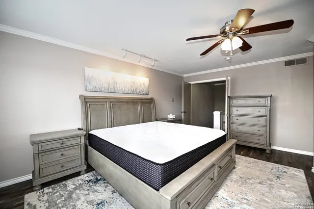 $1,700 | 10819 Crown Vw Drive, San Antonio, TX 78239