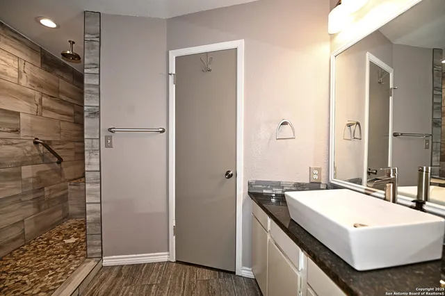 $1,700 | 10819 Crown Vw Drive, San Antonio, TX 78239