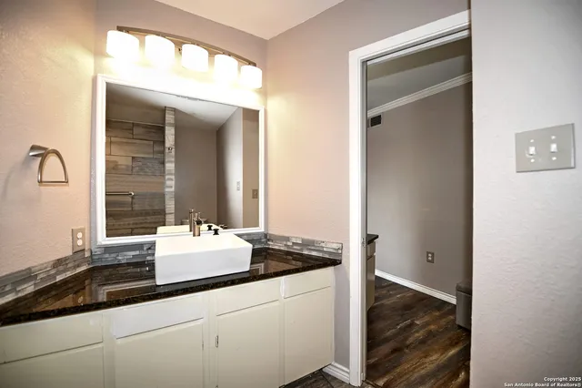 $1,700 | 10819 Crown Vw Drive, San Antonio, TX 78239