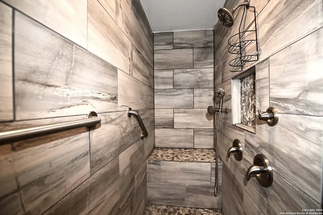 $1,700 | 10819 Crown Vw Drive, San Antonio, TX 78239