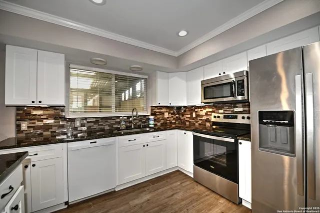 $1,700 | 10819 Crown Vw Drive, San Antonio, TX 78239