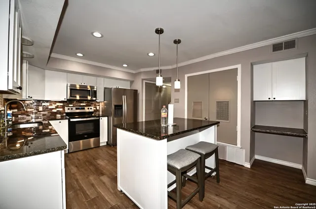 $1,700 | 10819 Crown Vw Drive, San Antonio, TX 78239