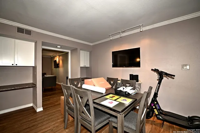 $1,700 | 10819 Crown Vw Drive, San Antonio, TX 78239