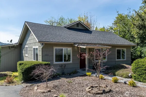 $409,000 | 3805 Pacific Way, Longview, WA 98632