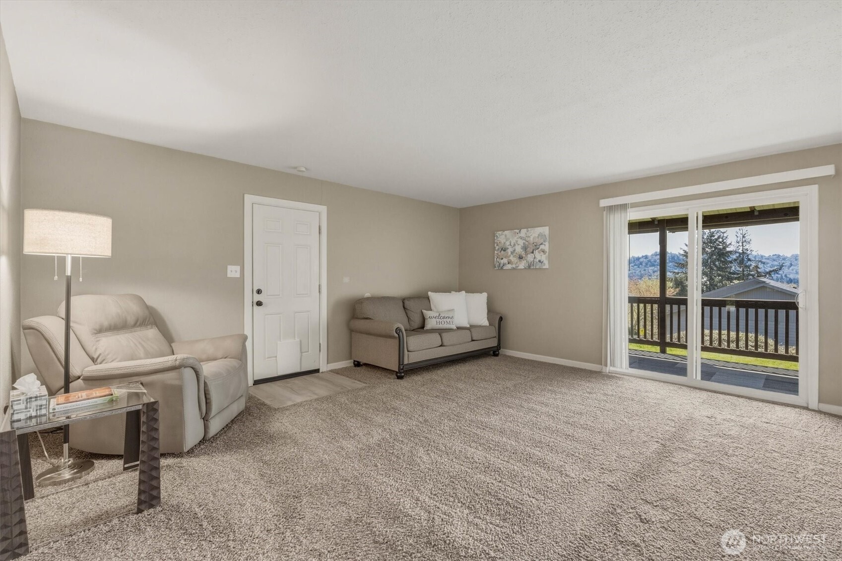 3805 Pacific Way Longview, WA 98632 - Photo 15 of 37 a living room with furniture and a window