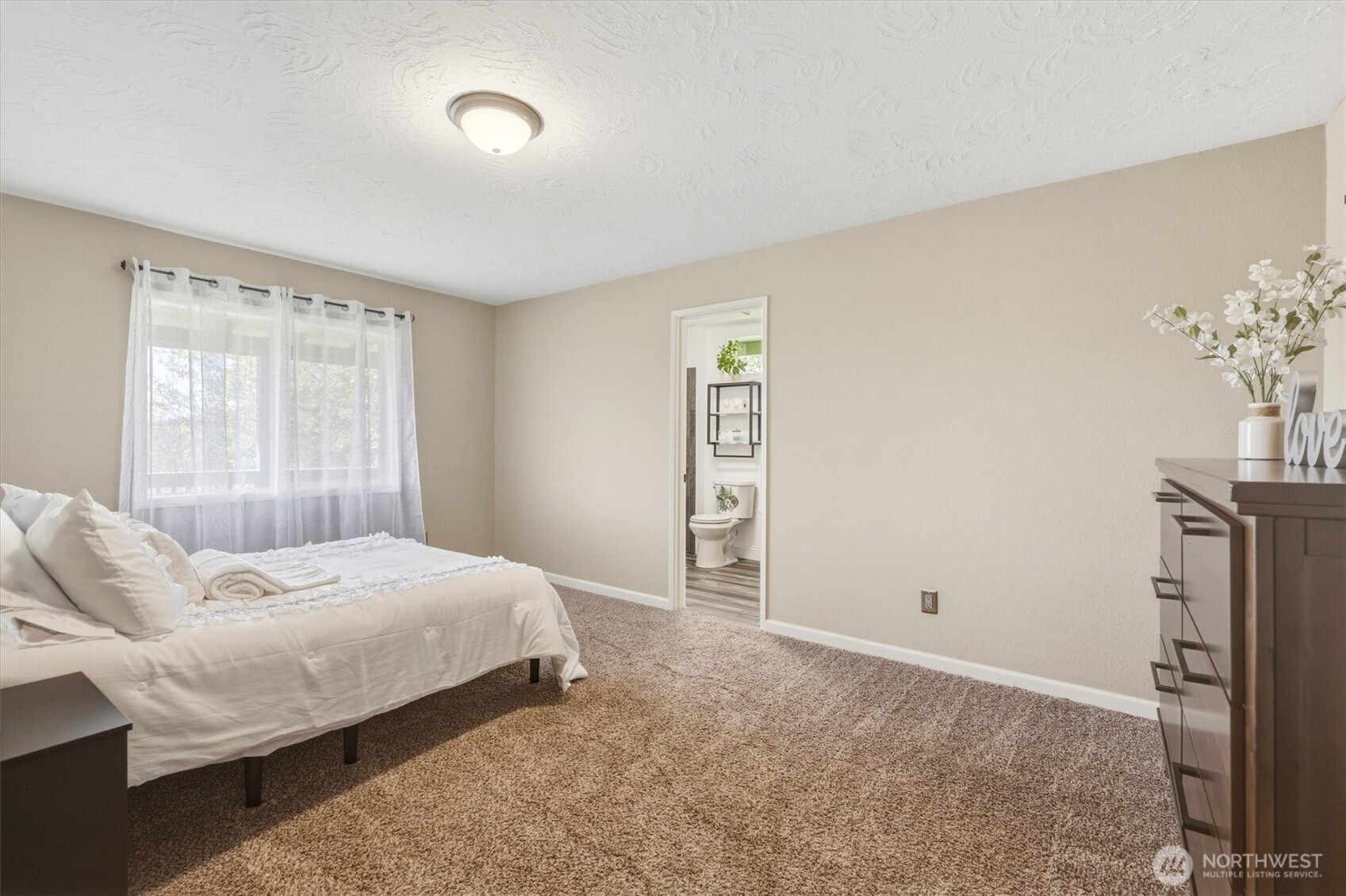 3805 Pacific Way Longview, WA 98632 - Photo 19 of 37 a bedroom with a bed and a window