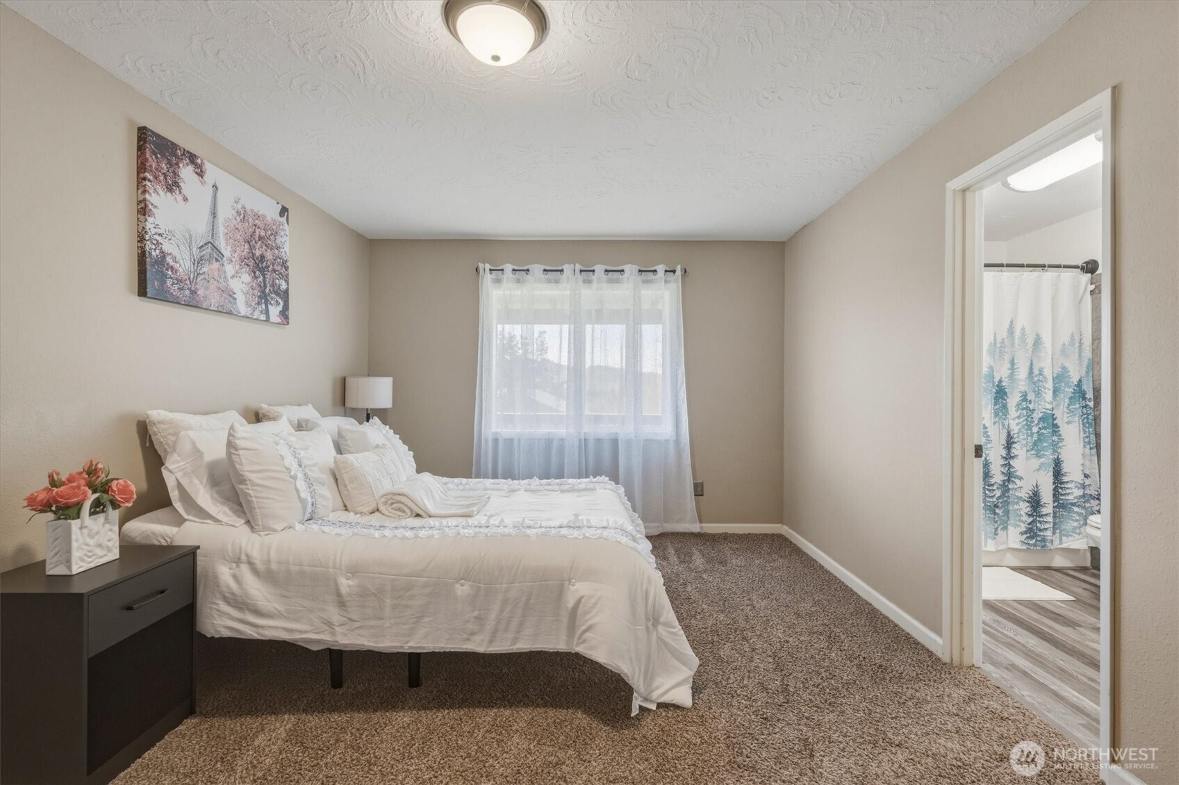 3805 Pacific Way Longview, WA 98632 - Photo 20 of 37 a bed room with a bed and a window