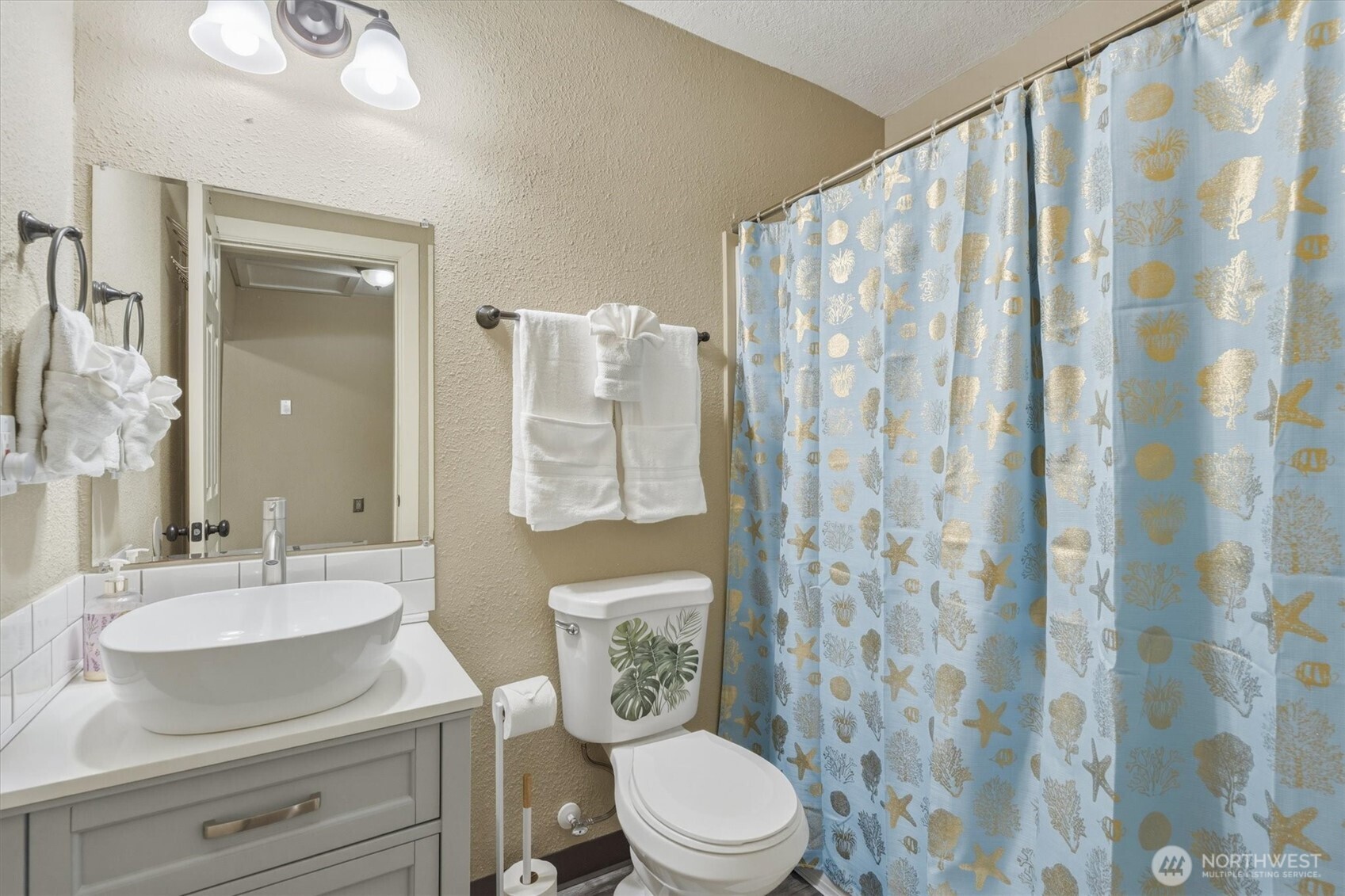3805 Pacific Way Longview, WA 98632 - Photo 23 of 37 a bathroom with a sink toilet and shower