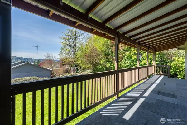 $409,000 | 3805 Pacific Way, Longview, WA 98632