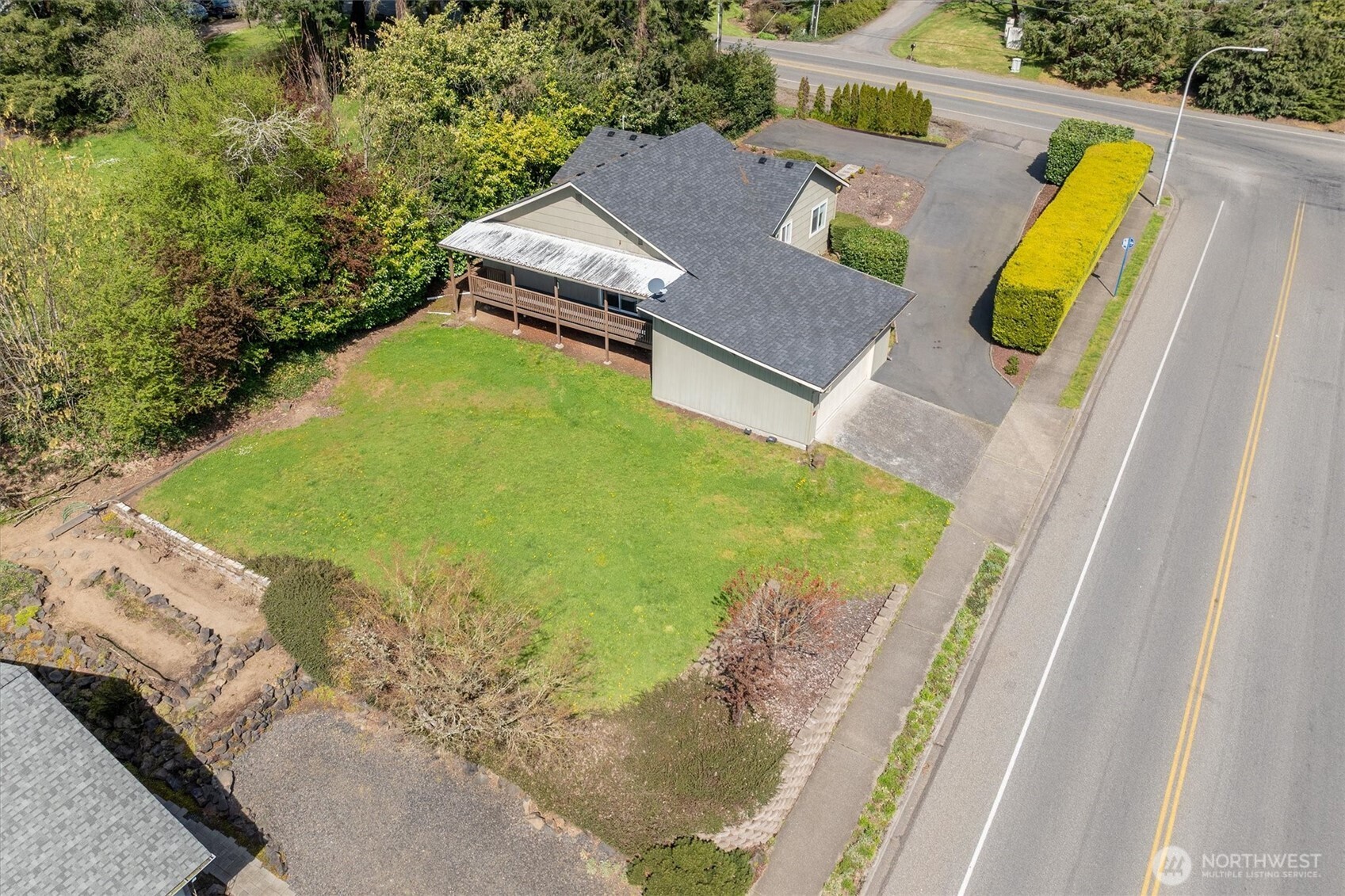 3805 Pacific Way Longview, WA 98632 - Photo 32 of 37 a view of a swimming pool with a yard