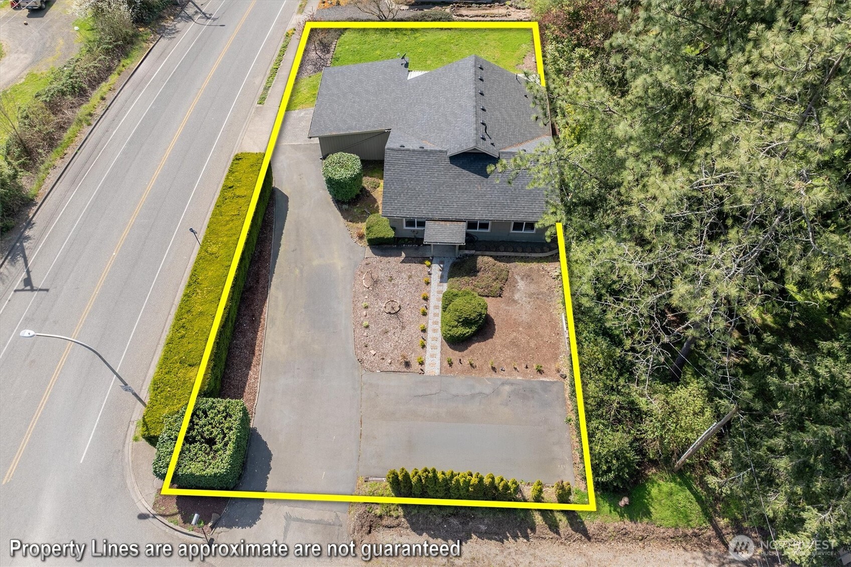 3805 Pacific Way Longview, WA 98632 - Photo 33 of 37 an aerial view of a house with swimming pool