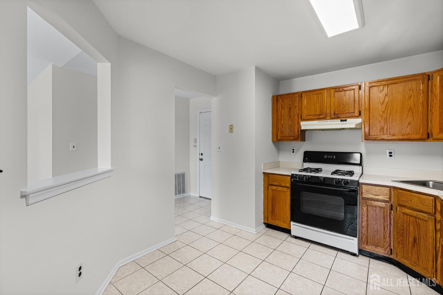 341 Silvia Street Ewing, NJ 08628 - Photo 4 of 28