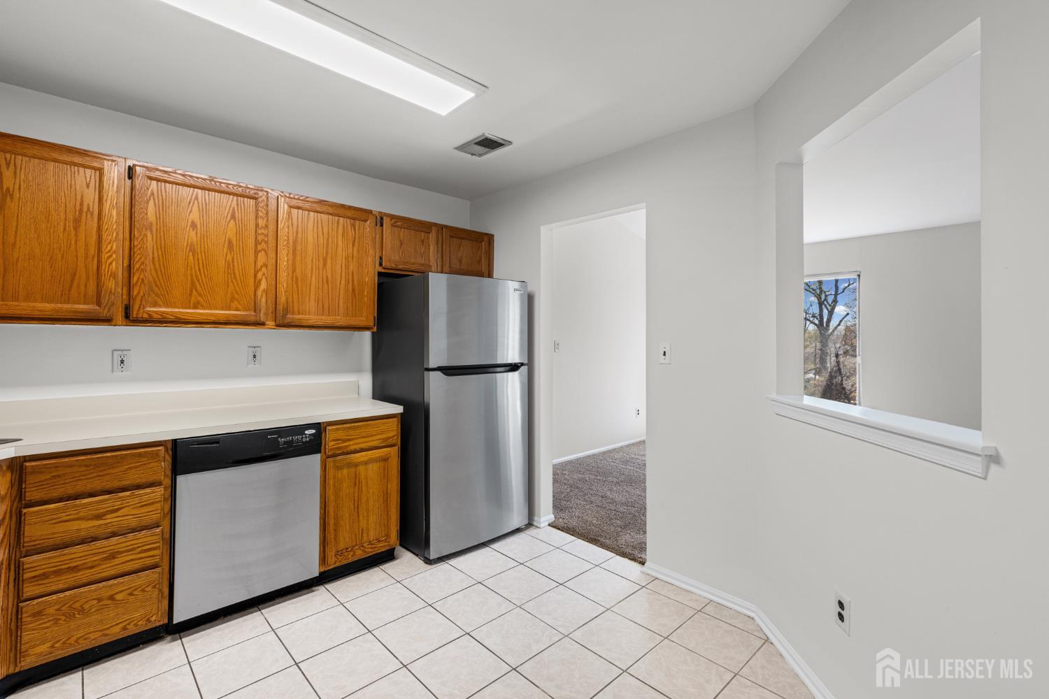 341 Silvia Street Ewing, NJ 08628 - Photo 5 of 28