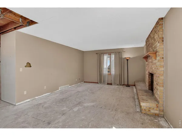 a view of an empty room with a fireplace